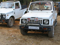 041229074202_jeeps_at_kanha