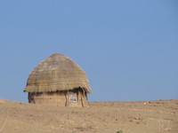 041211203546_hut_in_desert