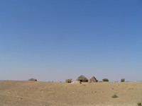 041213231516_huts_in_desert