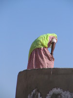 041212221256_water_tank_lady