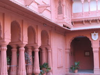 041209022922_pink_courtyard