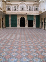 041209023508_courtyard_of_phool_mahal