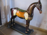 041211011258_horse_on_wheels