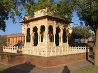 041216031644_tombs_of_jaswant_thada