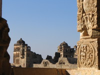 041219153254_overlooking_the_ruins_of_kumbha_palace