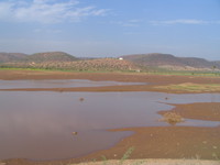 041221145748_dried_lake_around_bundi