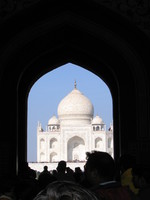 041226134650_first_glance_of_taj_mahal