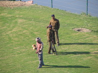 041226140748_armed_guards_near_taj_mahal