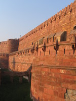 041227160100_walls_of_agra_fort