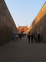 041227160732_rampart_to_agra_fort