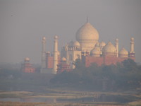 041227161734_taj_mahal_in_polluted_haze