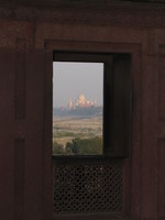 041227162250_balcony_overlooking_taj_mahal