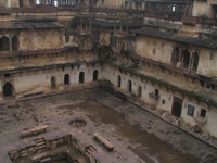 050103113914_courtyard_of_jahangir_mahal