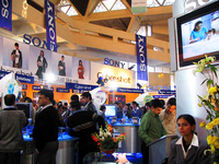 050108165746_sony_booth_in_imaging_asia