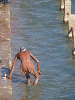 041205234348_bathing_in_holy_ganges_canal