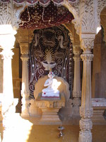 041214211110_white_marble_jain_god