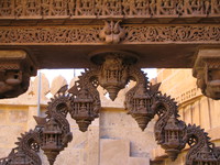 041214221718_monkey_carving_on_jain_temple