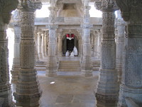 041217002000_priestess_in_ranakpur