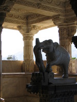 041217004426_elephant_statue