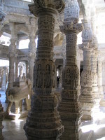 041217005138_pillars_of_ranakpur