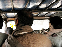 041231083306_crowed_jeep_in_india