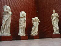 015_selcuk_museum_headless_statues