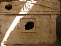 017_a_broken_tomb