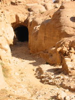 004_tunnel_to_the_tombs