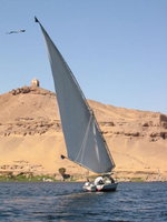 003_felucca_beside_elephatine