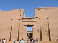 003_entrance_to_temple_of_horus