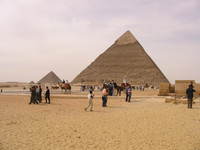 012_no_foreign_tourists_around_pyramid_s