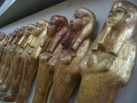 042_gold_statues_of_gods