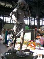 11290122_statue_of_mercado_central
