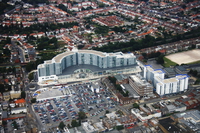 070916152916_shopping_center_above_london_airport