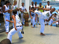 20091114131530_capoeira_students