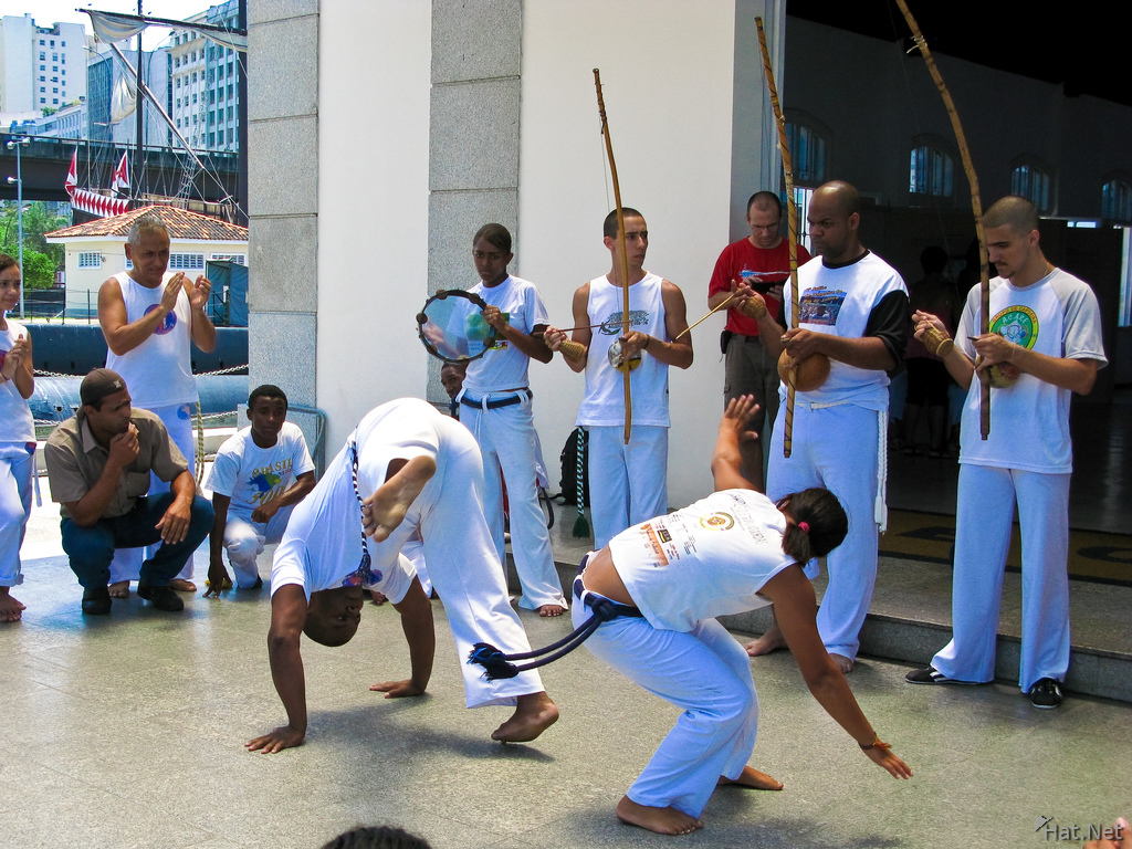 showing capoeira