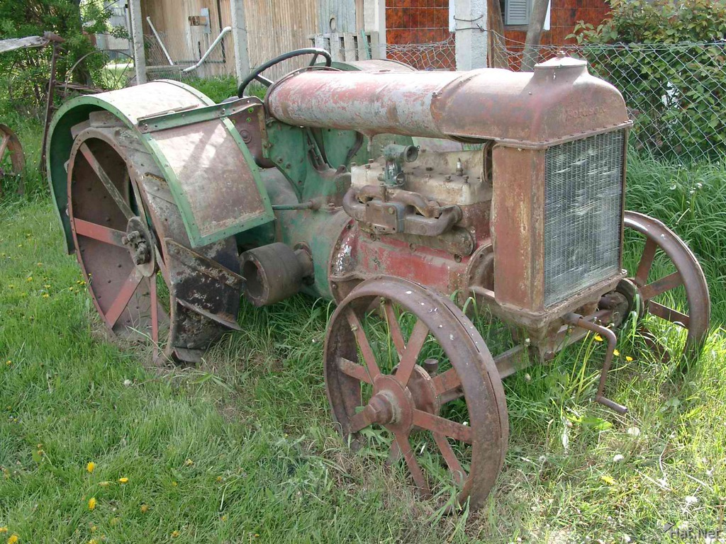 11150008_old_tractor.jpg